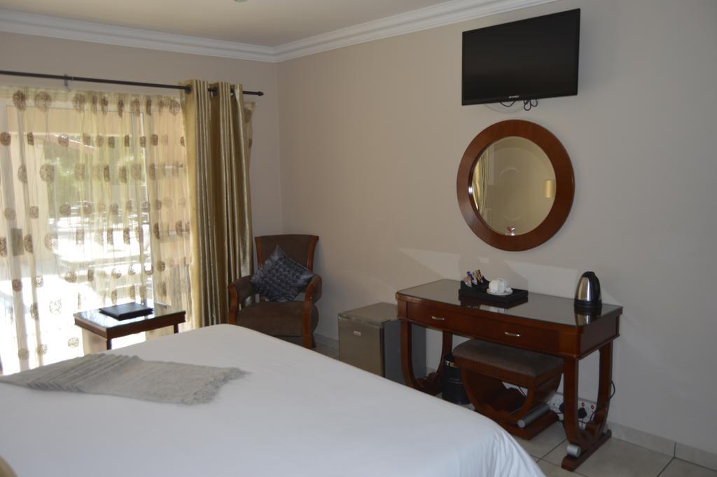 Lakeview Boutique Hotel & Conference Center Benoni Exterior photo